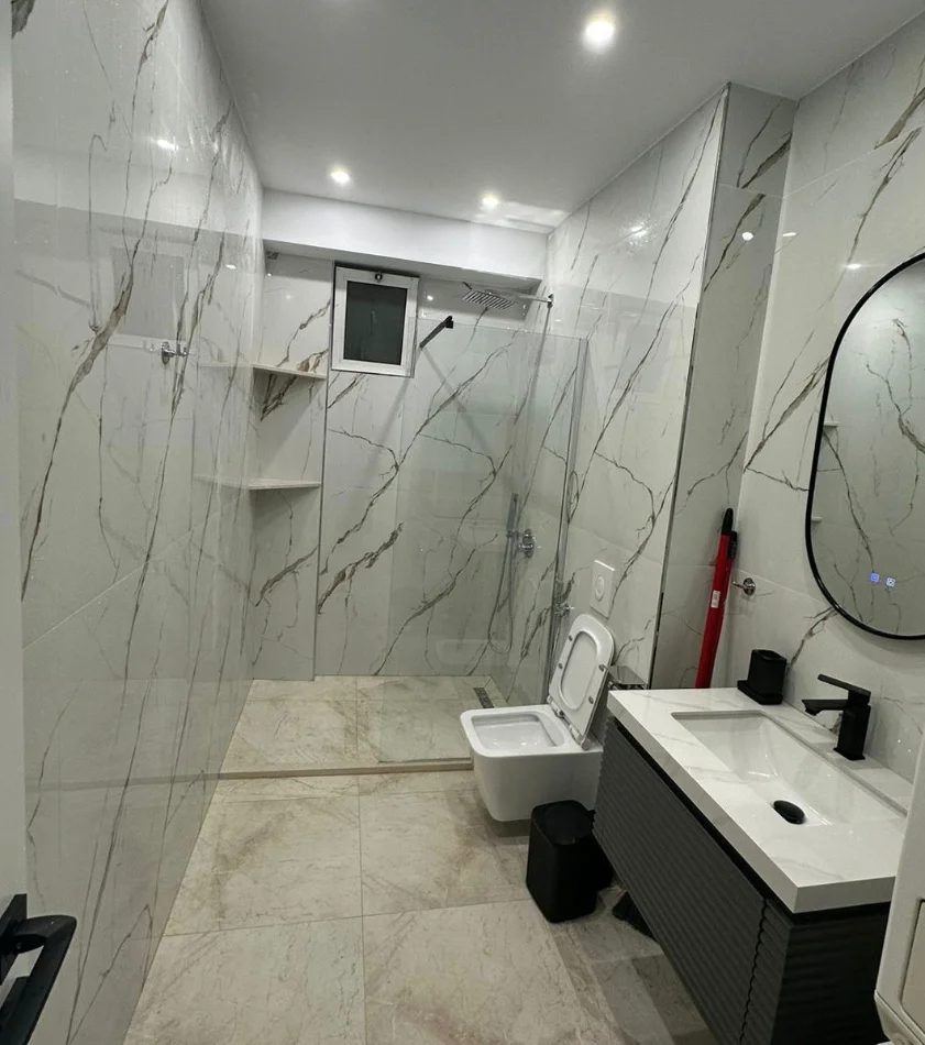 Tirane, jepet me qera apartament 1+1 , 70 m² 650 € 