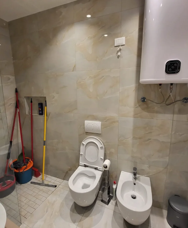 Tirane, jepet me qera zyre , 100 m² 1.400 € 