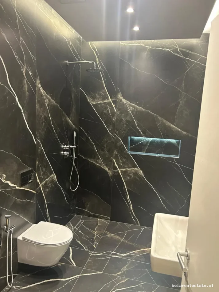 Tirane, jepet me qera zyre Kati 4, 116 m² 1.700 € (Altana Rezidence)