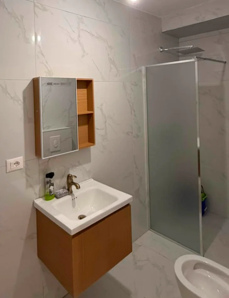 Tirane, jepet me qera apartament 1+1 , 62 m² 600 € (Rruga e Kosovarëve)