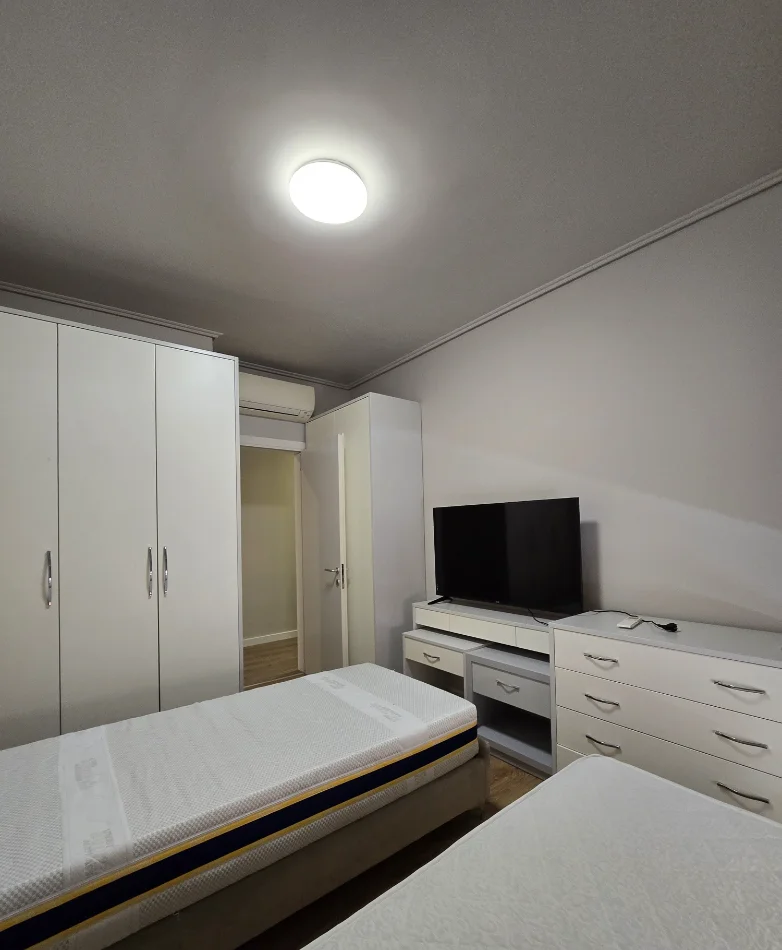 Tirane, jepet me qera apartament 2+1 , 125 m² 1.100 € 