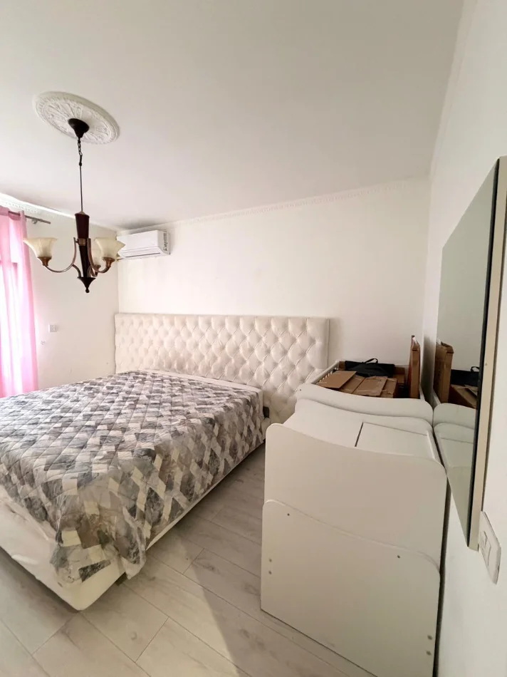 Tirane, shitet apartament 3+1 , 120 m² 320.000 € 