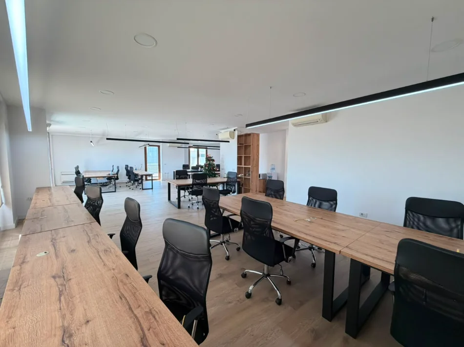 Tirane, jepet me qera zyre Kati 8, 200 m² 2.500 € (Hilton Garden Inn)