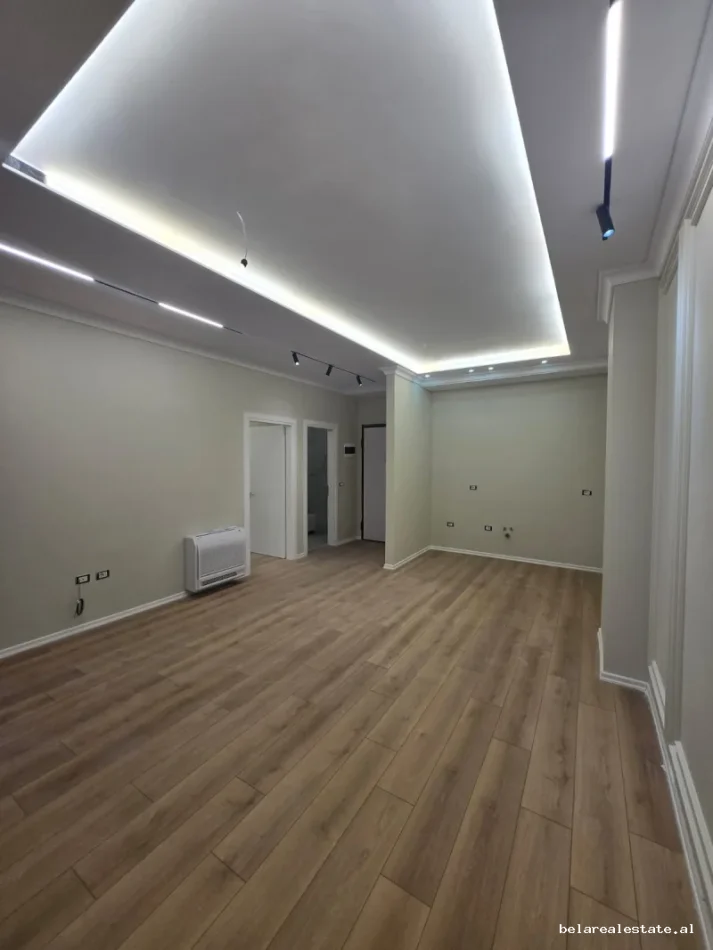 Tirane, jepet me qera zyre Kati 2, 67 m² 6.000 € 