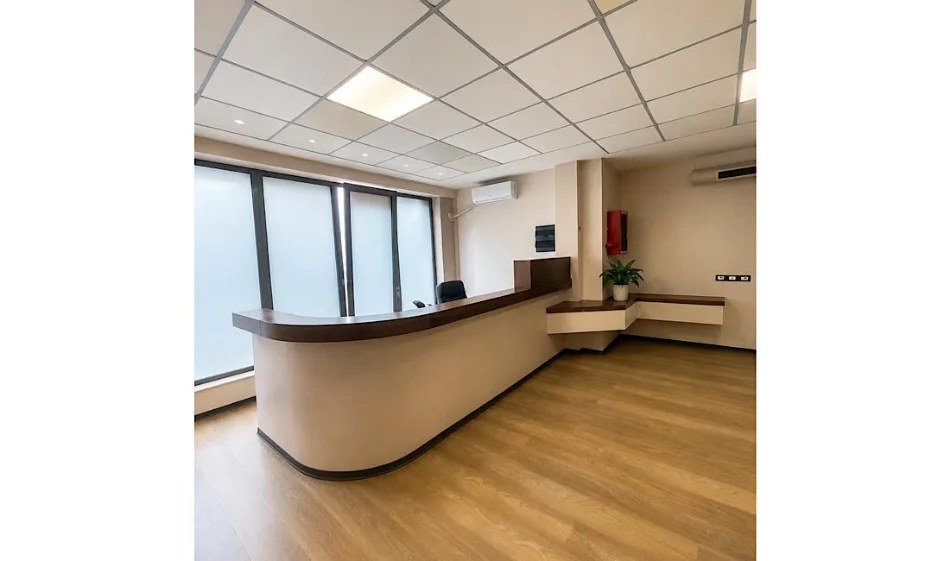 Tirane, jepet me qera zyre Kati 0, 80 m² 1.200 € 