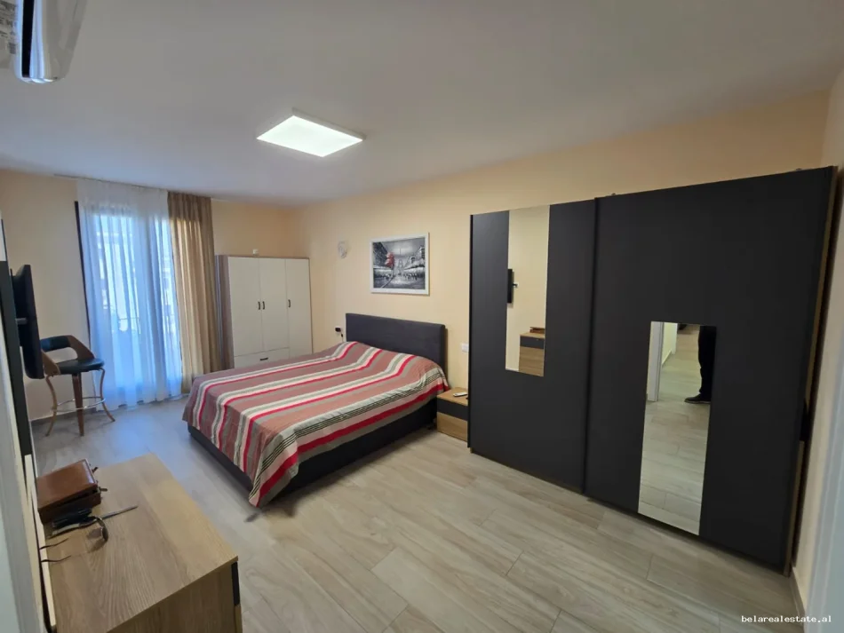 Tirane, jepet me qera apartament 2+1 Kati 2, 110 m² 690 € (Rruga Kongresi i Manastirit, Kimpleksi Zirkon)
