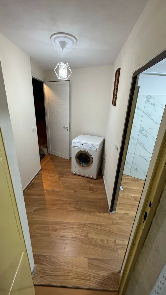 Tirane, jepet me qera apartament 1+1+Ballkon Kati 1, 60 m² 350 € (Rr e Dibrës, pranë Komisariatit Nr. 4)