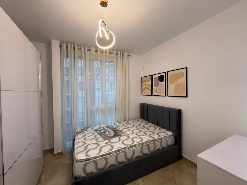 Tirane, jepet me qera apartament 2+1 Kati 4, 85 m² 800 € (Rruga e Barrikadave.)