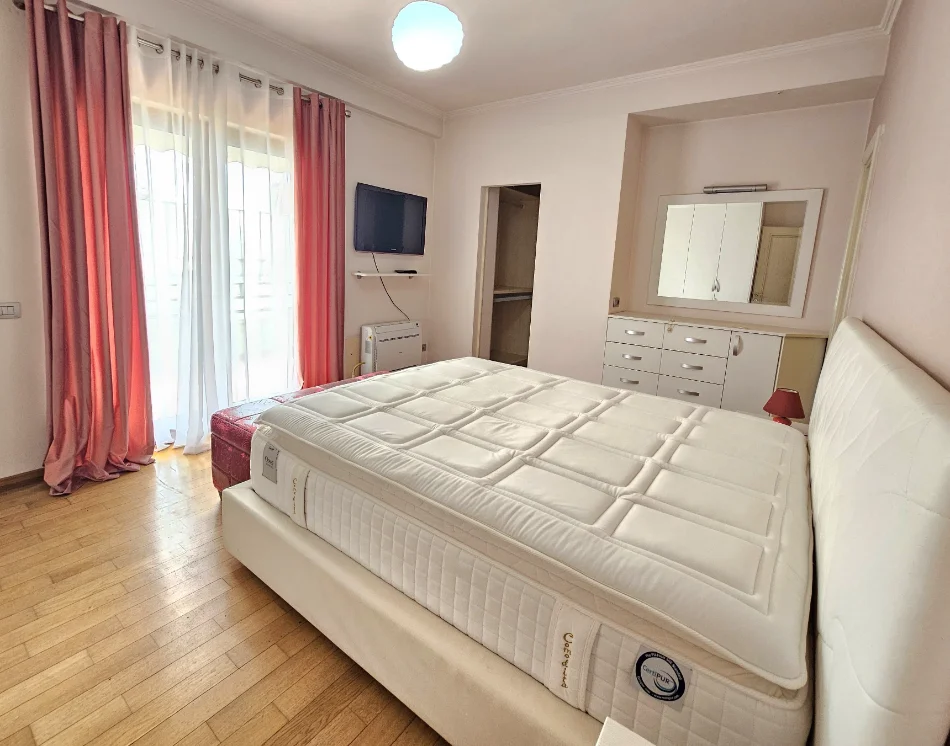 Tirane, shitet apartament 2+1 , 151 m² 410.000 € 