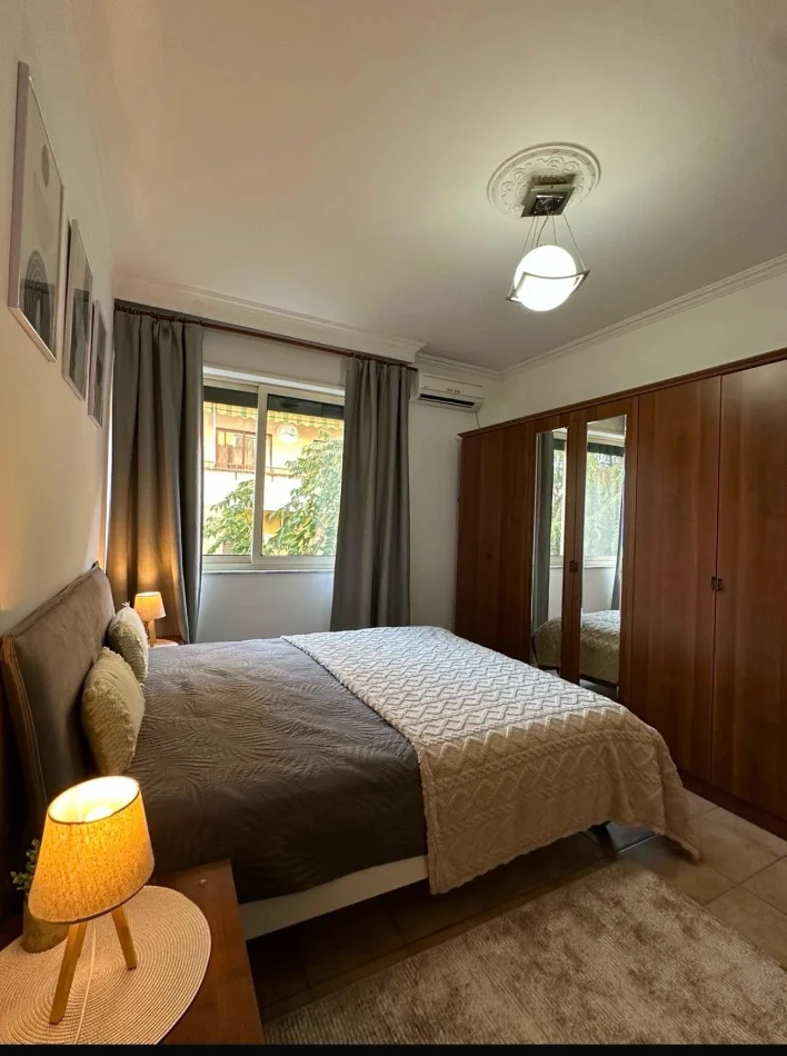 Tirane, jepet me qera apartament 1+1 Kati 3, 70 m² 690 € (Qender, Sheshi Skenderbeu)