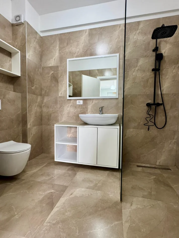 Tirane, shitet apartament 2+1+Ballkon Kati 4, 105 m² 278.000 € (Liqeni i Thate/Rruga Hamdi Sina)