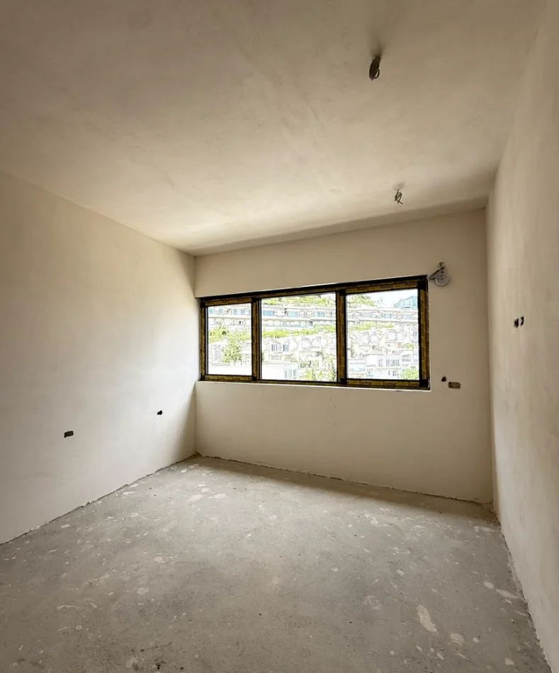 Tirane, shitet apartament 3+1 , 213 m² 365.650 € 