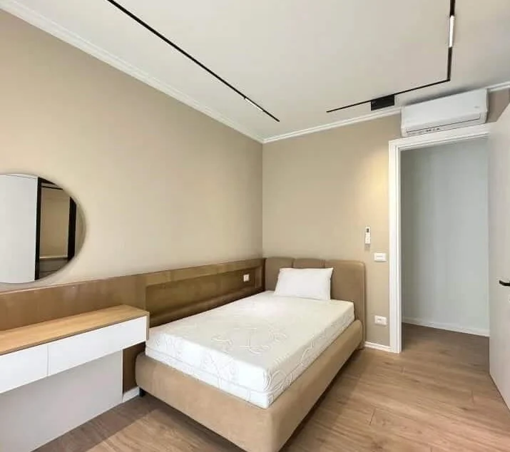 Tirane, jepet me qera apartament 3+1 , 120 m² 2.000 € 