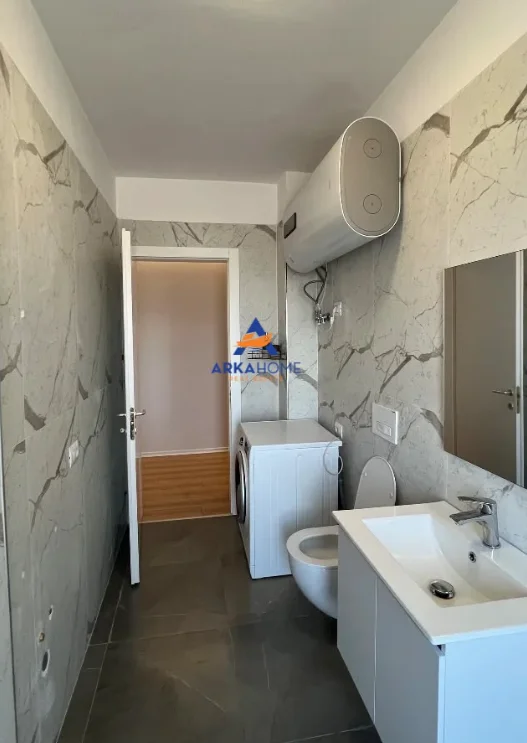 Tirane, jepet me qera apartament 2+1+Ballkon Kati 9, 95 m² 804 € 