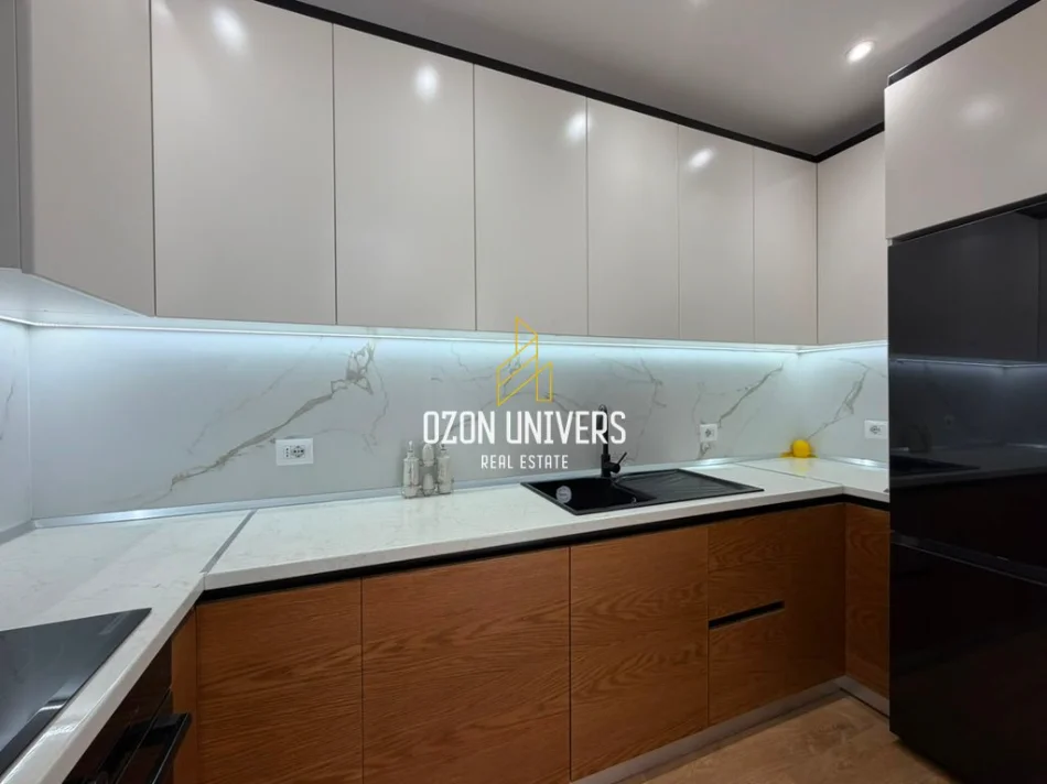 Tirane, jepet me qera apartament 2+1+Ballkon Kati 4, 117 m² 800 € (Akses Tirana, ish Dogana)