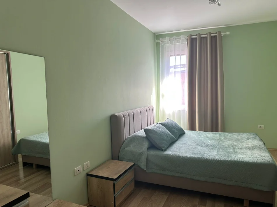 Tirane, jepet me qera apartament 1+1 , 70 m² 700 € 