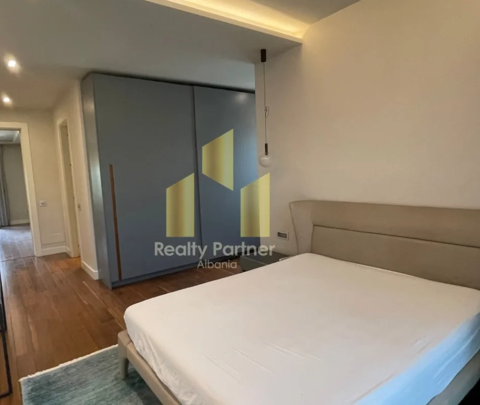 Tirane, shitet apartament 3+1 , 230 m² 700.000 € 