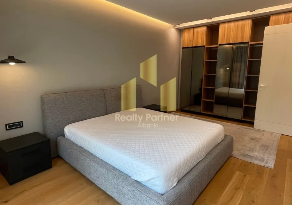 Tirane, shitet apartament 2+1 , 220 m² 500.000 € 