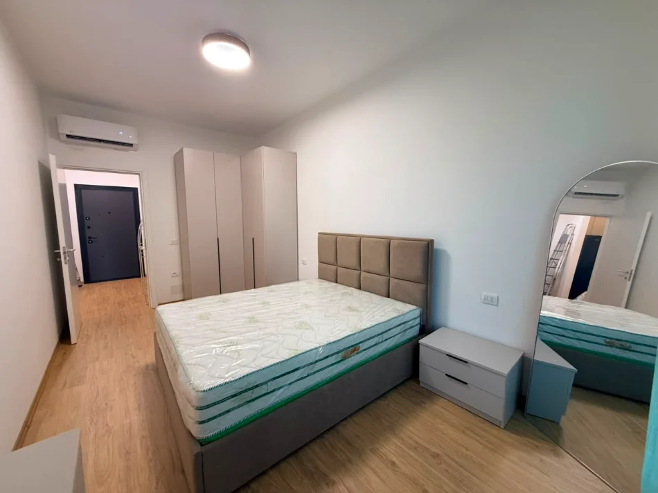 Tirane, jepet me qera apartament 1+1+Ballkon Kati 5, 70 m² 550 € (Rruga 5 Maji)