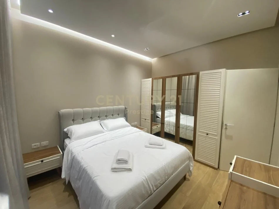 Tirane, jepet me qera apartament 2+1+Ballkon Kati 5, 80 m² 850 € (bllok)