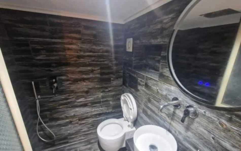 Tirane, jepet me qera apartament duplex 2+1 Kati 1, 110 m² 500 € (Selite)