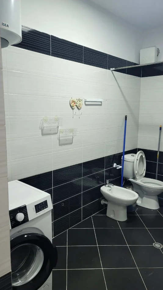 Tirane, jepet me qera apartament 1+1+Ballkon Kati 4, 70 m² 450 € (Ne zonen e Astirit/Rr.Aleksander i Madh)