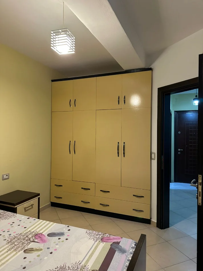 Tirane, jepet me qera apartament 1+1+Ballkon Kati 5, 68 m² 400 € (Astir)