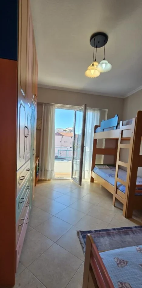 Tirane, jepet me qera apartament 2+1 Kati 5, 90 m² 650 € (Rruga e Barrikadave)