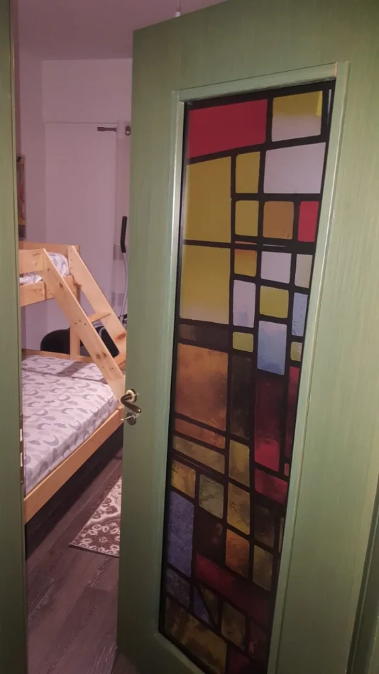 Tirane, jepet me qera apartament 2+1+Ballkon Kati 3, 90 m² 650 € (Liqeni i Thate/Rr.Peti)