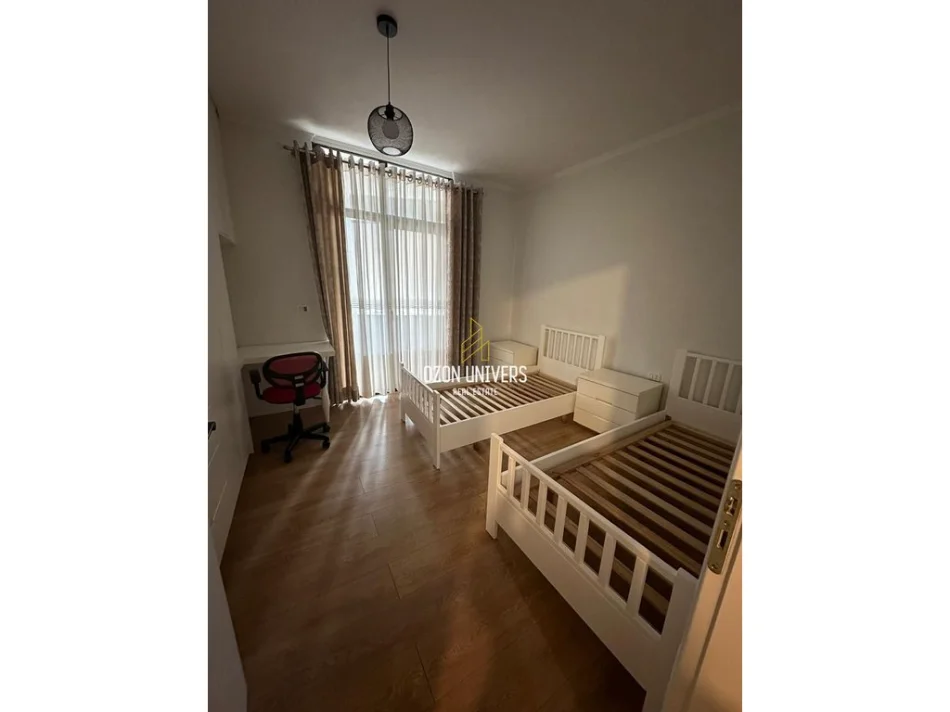 Tirane, jepet me qera apartament 2+1+Ballkon Kati 5, 127 m² 800 € (ish Hotel Roland, Astir)