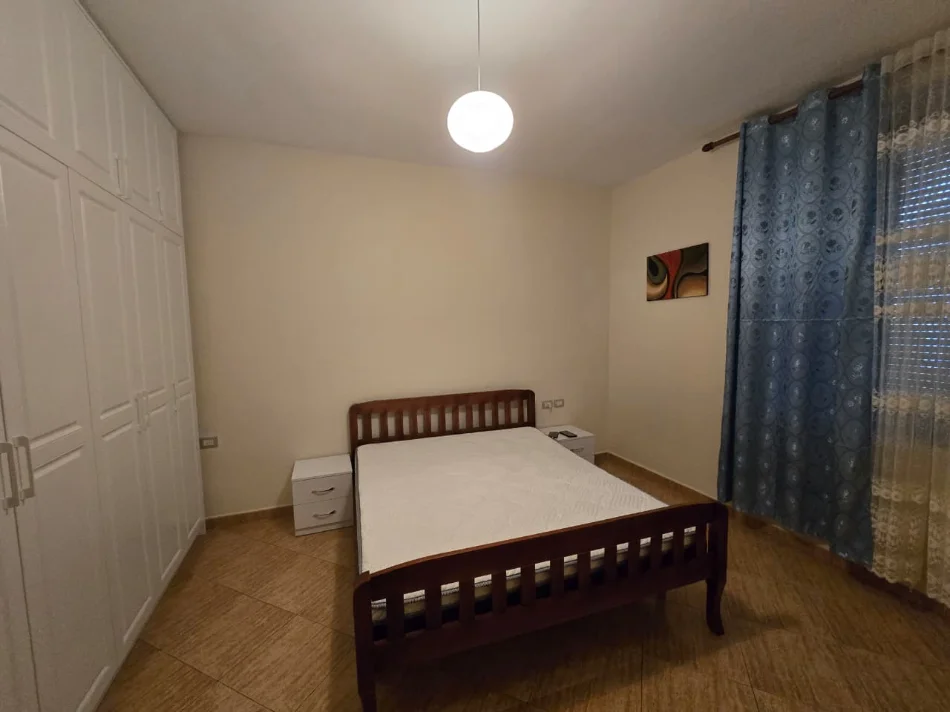 Tirane, jepet me qera apartament 2+1 Kati 5, 105 m² 800 € (Rruga e Kosovareve)
