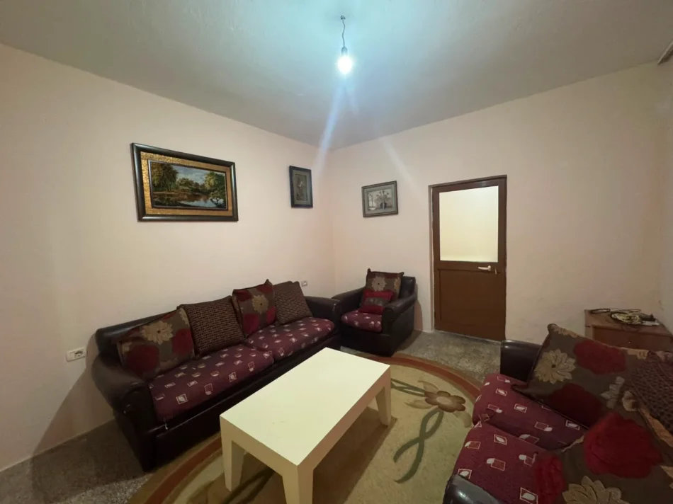 Shqiperi, jepet me qera apartament 2+1+Ballkon Kati 1, 80 m² 300 € (Selitë e vogël)
