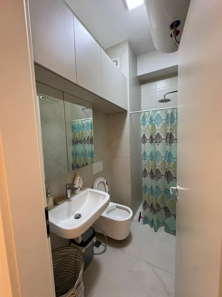 Tirane, jepet me qera apartament 1+1+Ballkon Kati 2, 60 m² 500 € (Ali Demi/Rezidenca Kadiu)