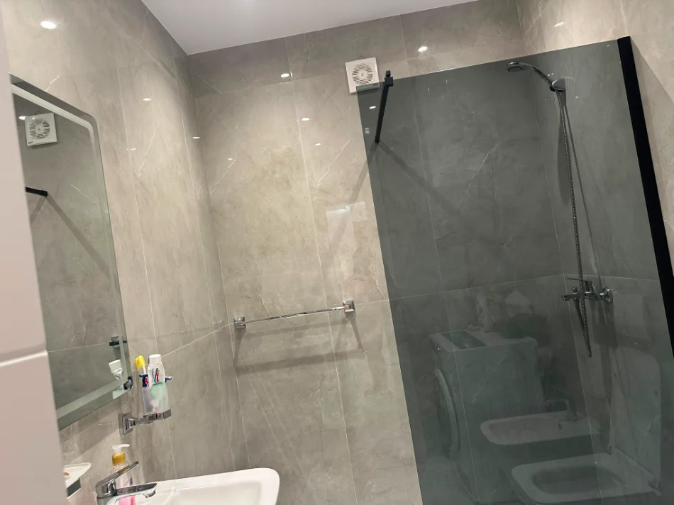 Tirane, jepet me qera apartament 1+1+Ballkon Kati 4, 70 m² 630 € (Bulevardi i Ri)