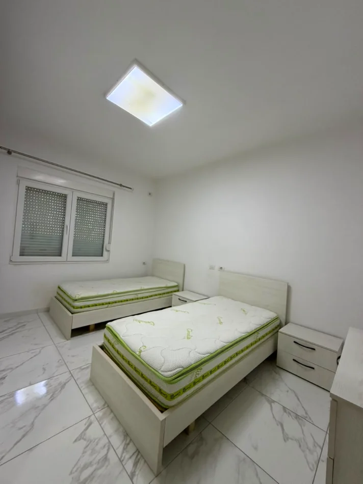 Tirane, jepet me qera apartament 2+1+Ballkon Kati 2, 75 m² 600 € (Rruga Dibres ,prane “Fakultetit te Mjeksise)