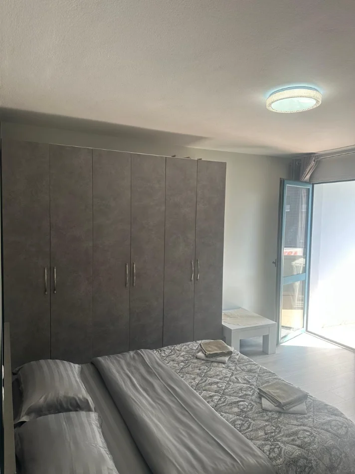 Tirane, jepet me qera apartament 2+1 , 90 m² 650 € 
