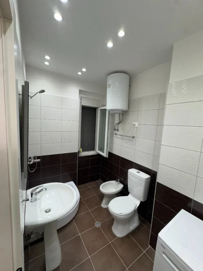 Tirane, jepet me qera apartament 1+1 Kati 7, 70 m² 500 € 