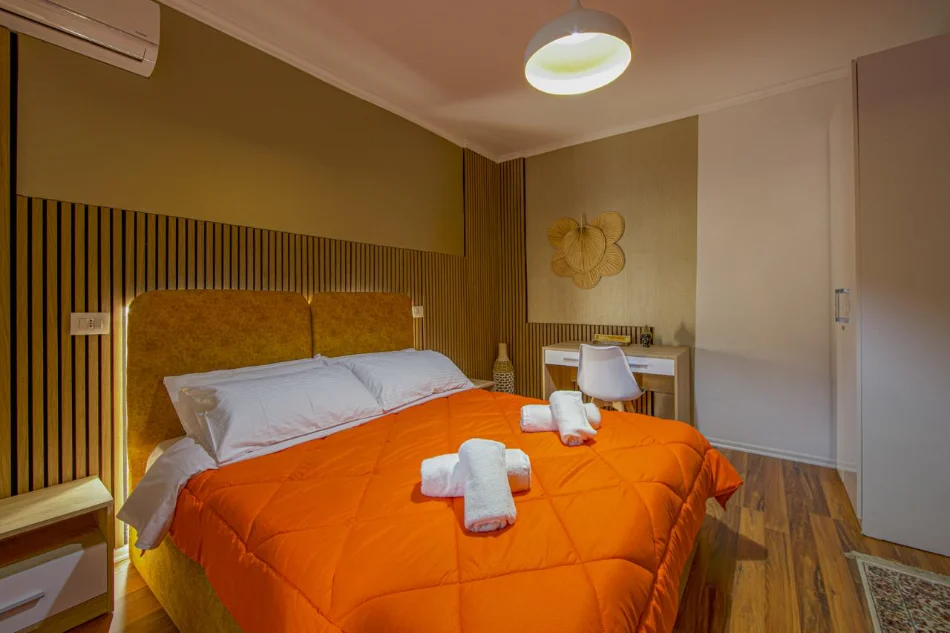 Tirane, jepet me qera apartament 1+1+Ballkon , 650 € (Sheshi Willson)