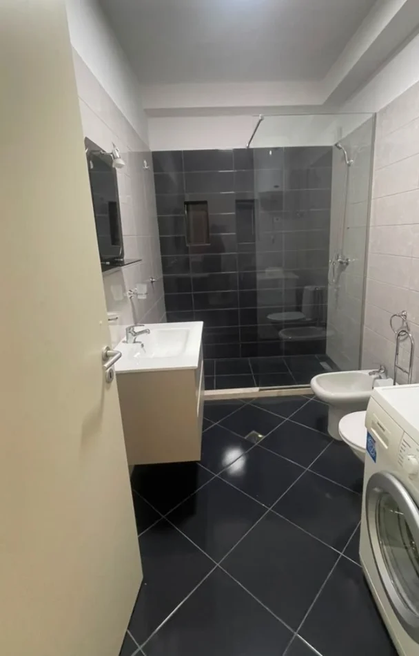 Tirane, jepet me qera apartament 1+1 , 68 m² 600 € 