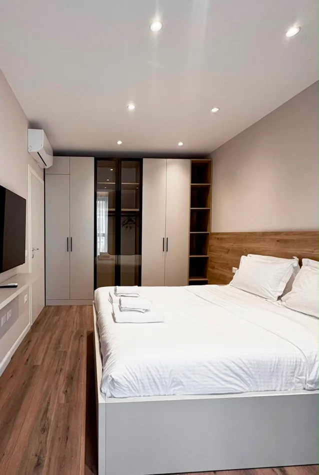 Tirane, jepet me qera apartament 1+1 Kati 5, 70 m² 800 € (Komuna e Parisit)