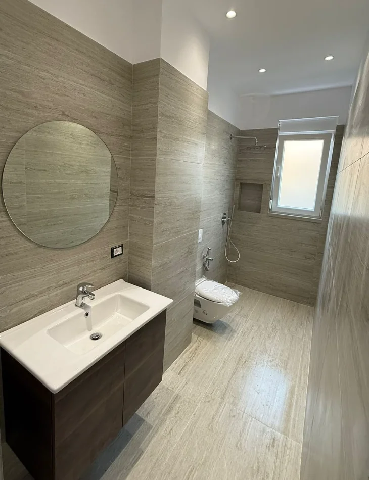 Tirane, jepet me qera apartament 1+1 , 60 m² 520 € 