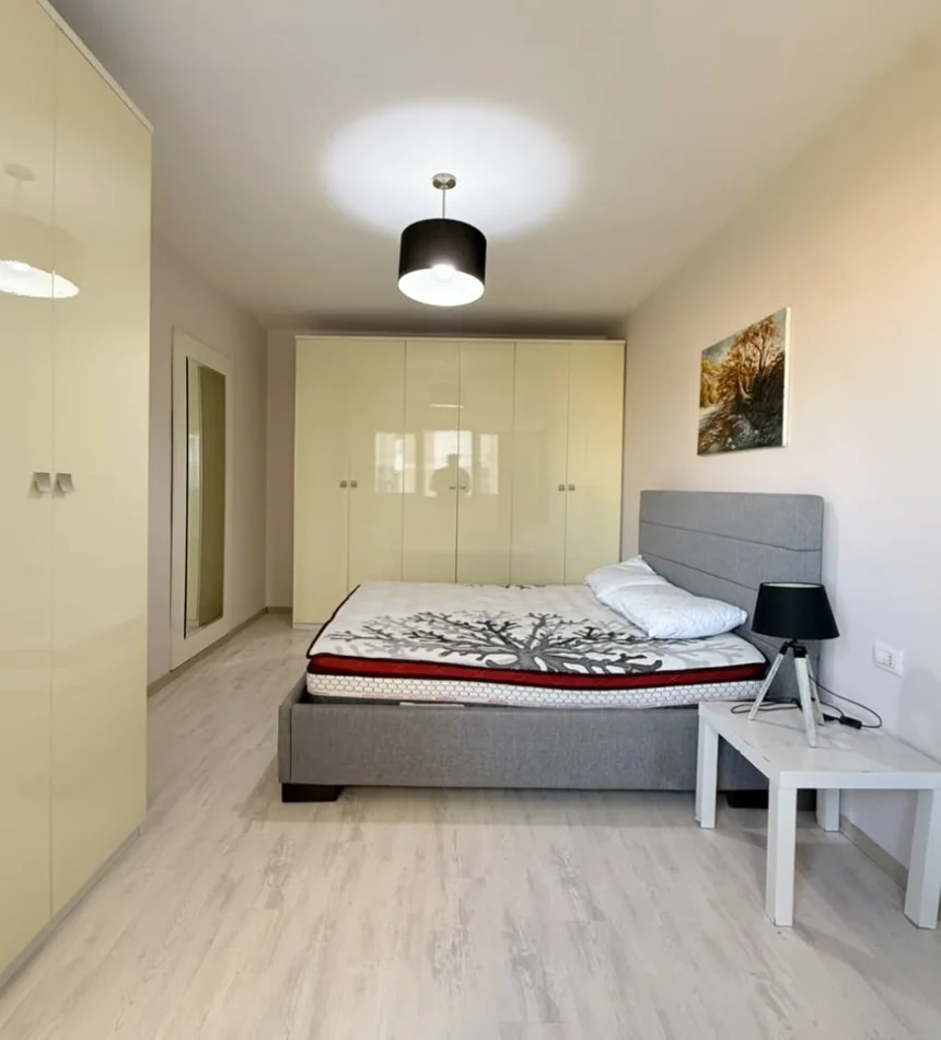 Tirane, jepet me qera apartament 1+1 Kati 7, 70 m² 550 € 