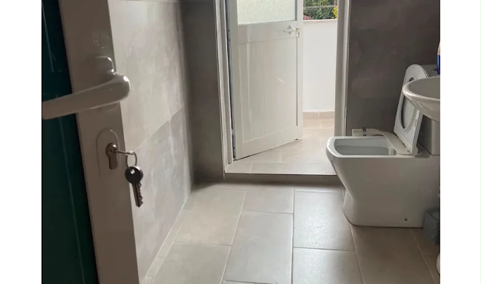 Tirane, jepet me qera apartament 1+1 Kati 2, 650 € 