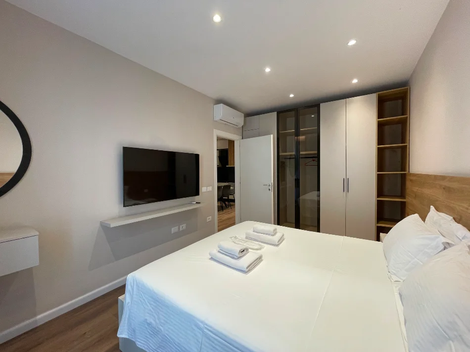 Tirane, jepet me qera apartament 1+1 Kati 1, 70 m² 800 € (Komuna e Parisit)