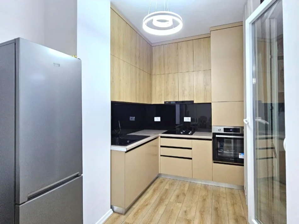 Tirane, jepet me qera apartament 2+1+Ballkon Kati 7, 110 m² 500 € 