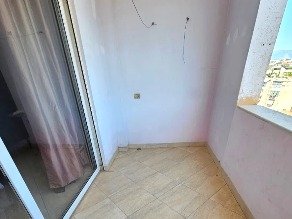 Tirane, jepet me qera apartament 1+1+Ballkon Kati 6, 70 m² 600 € 