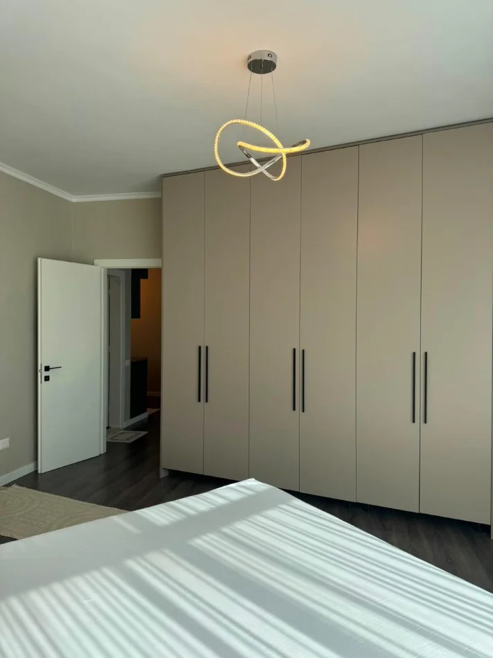 Tirane, jepet me qera apartament 1+1 Kati 3, 70 m² 600 € (Casa Italia)