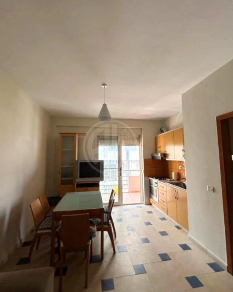 Durres, shes apartament 1+1+Ballkon Kati 3, 
