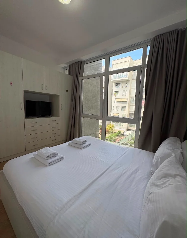 Tirane, jepet me qera apartament 1+1 Kati 4, 60 m² 700 € (Komuna e Parisit)