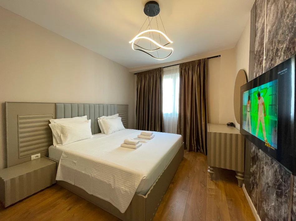 Tirane, jepet me qera apartament 1+1 Kati 6, 70 m² 800 € (Komuna e Parisit)